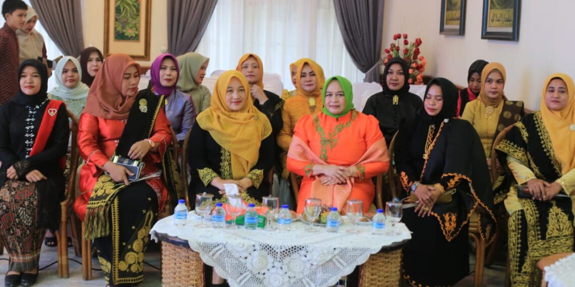 Ungkapan Cinta dari Bapak-Bapak Warnai Peringatan Hari Ibu di Aceh Utara