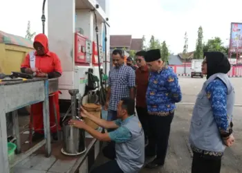 Disperindagkop Lhokseumawe Gelar Sidak ke SPBU Jelang Libur Panjang Nataru