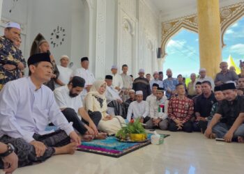 Gubernur Aceh Terpilih, Mualem di Peusijuek oleh Waled Lapang