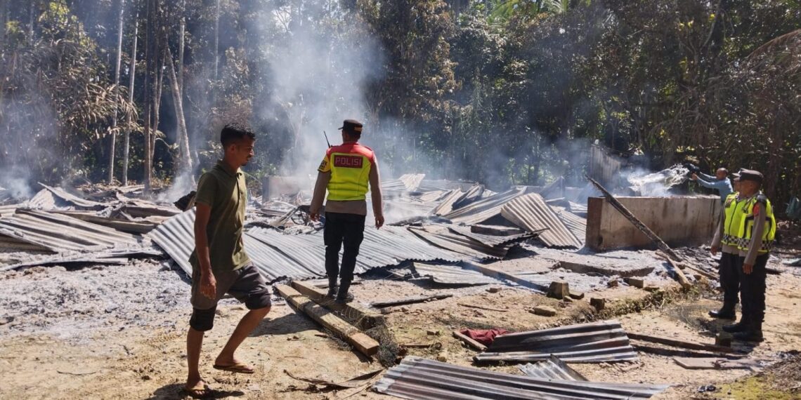 Rumah dan Uang Tunai 70 Juta Milik Lansia Ludes Terbakar di Paya Bakong