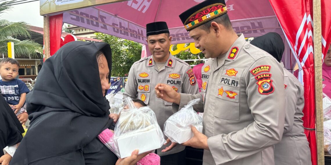 Berbagi Berkah Ramadhan, Polres Lhokseumawe Bagikan 700 Paket Takjil untuk Masyarakat