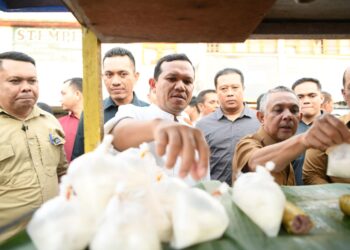 Wagub Aceh Fadhlullah Kunjungi Pasar Ramadhan Cemerlang dan Ajak Masyarakat Dukung UMKM Lokal