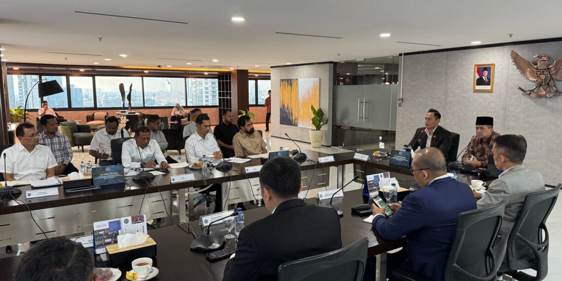 Mualem, Kepala daerah pertama di terima AHY