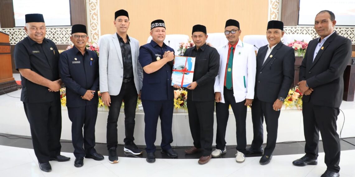 Bupati Aceh Utara, Wakil Bupati dan Sekda Hadiri Rapat Paripurna DPRK 
