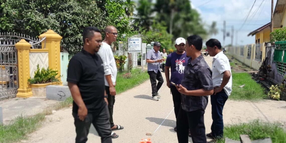 Tindaklanjuti Aspirasi Warga, Dinas Perkim Aceh Utara Lakukan Survei dan Pengukuran Jalan SD 10 TJA Meunasah Panton Labu