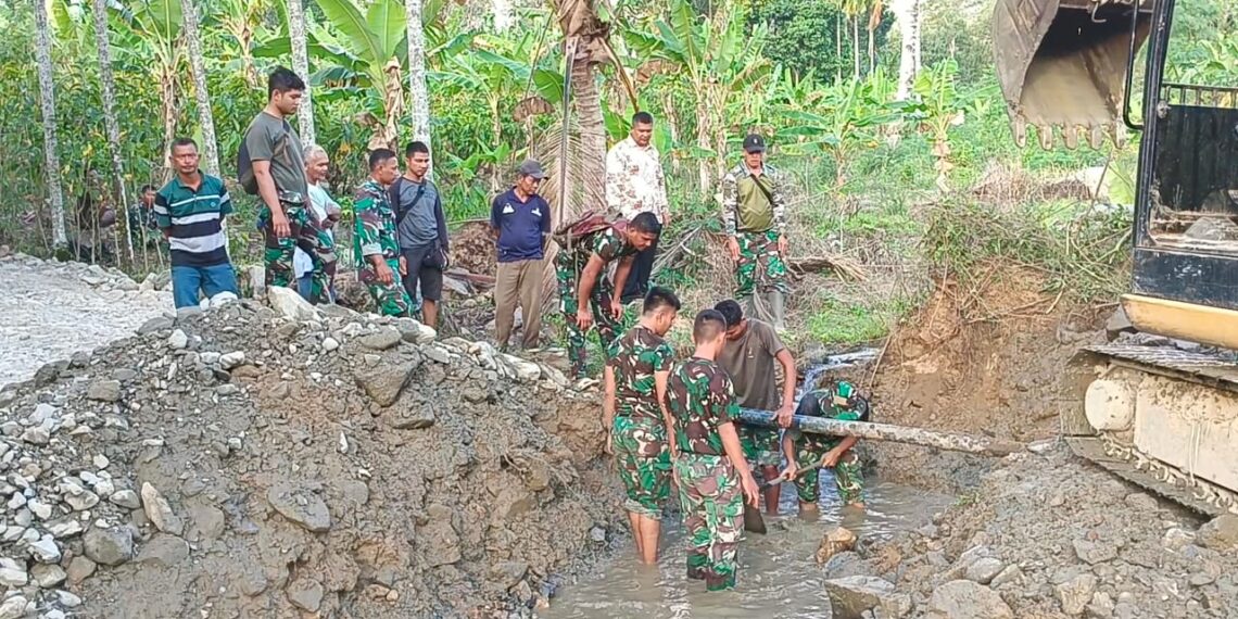 Gunakan Alat Berat, Satgas TMMD Gali Lokasi Gorong- Gorong Titik ke Dua