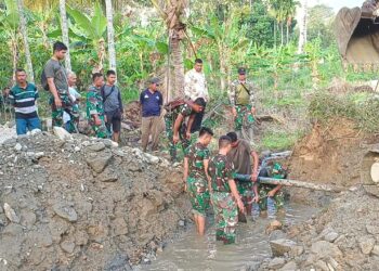 Gunakan Alat Berat, Satgas TMMD Gali Lokasi Gorong- Gorong Titik ke Dua