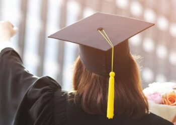 Berkemas dalam Haru: Perjalanan Seorang Gadis Menuju Kota Raja Demi Cita-Cita