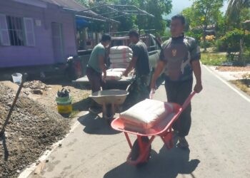 Perehaban Rumah RTLH di Lokasi TMMD Reg Ke 125 Kodim 0108/Agara Terus Bahu Membahu Dalam Pekerjaannya