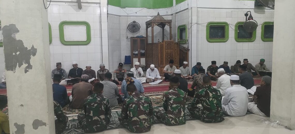 Anggota Satgas Bersama Warga Masyarakat Gelar Doa Bersama untuk Sukseskan TMMD Reguler Ke 125 Kodim 0108/Agara