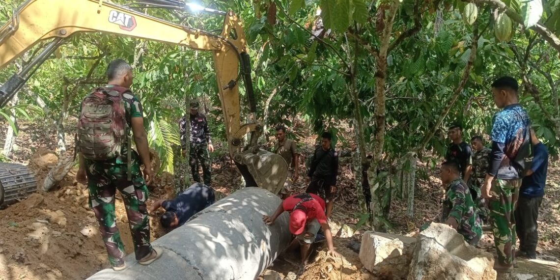 Anggota Satgas TMMD Reguler Ke 125 Kodim 0108/ Agara mulai Pasang Gorong- Gorong