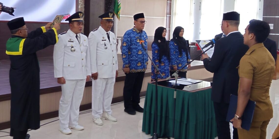 Wakil Bupati Aceh Utara Tarmizi Panyang Lantik Lima Pejabat Struktural