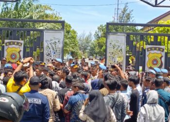 Kapolda Aceh Temui Pendemo: Terima Kasih Sudah Sampaikan Aspirasi dengan Tertib