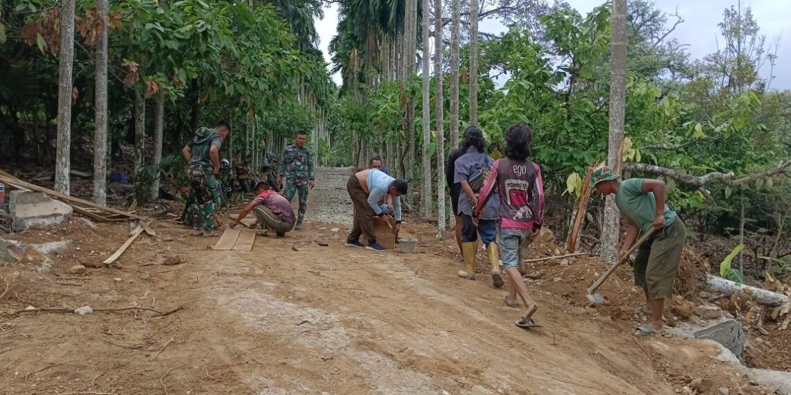 Anggota Satgas TMMD Reguler ke 125 Kodim 0108/Agara Segera Tuntaskan Pemasangan Papan Mal Kuping Gorong -gorong