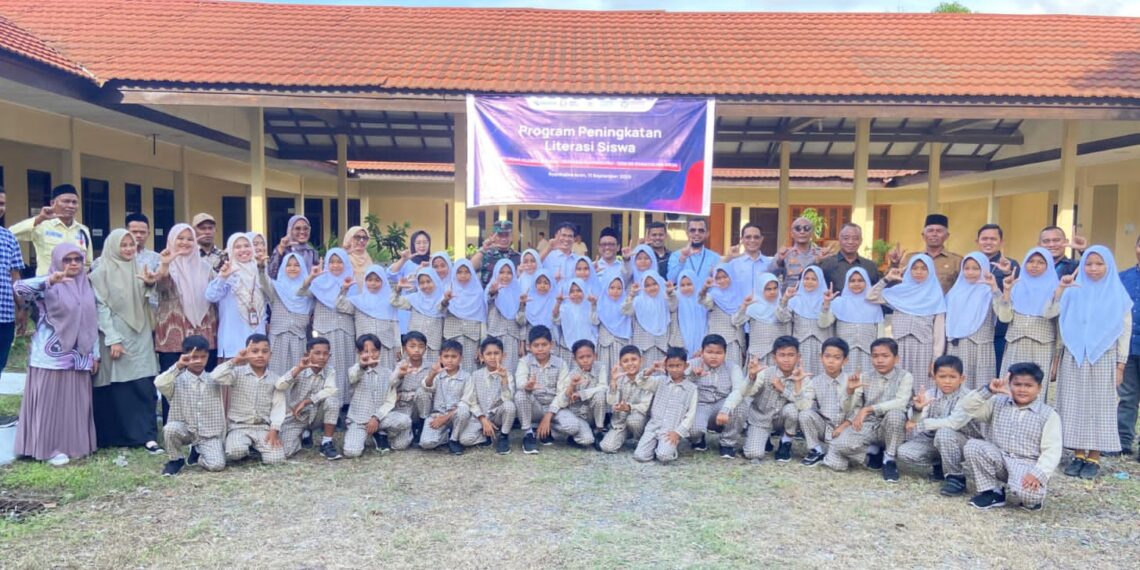 PGE Latih Kemampuan Literasi Siswa Sekolah Dasar di Syamtalira Aron ‎