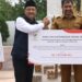 Gubernur Mualem Terima Bantuan Logistik Kemensos Rp9 Miliar untuk Penanganan Banjir dan Longsor