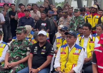 Bupati Bireuen H. Mukhlis Takabeya Resmikan Kembali Jembatan Bailey Kutablang Melalui Prosesi Peusijuek