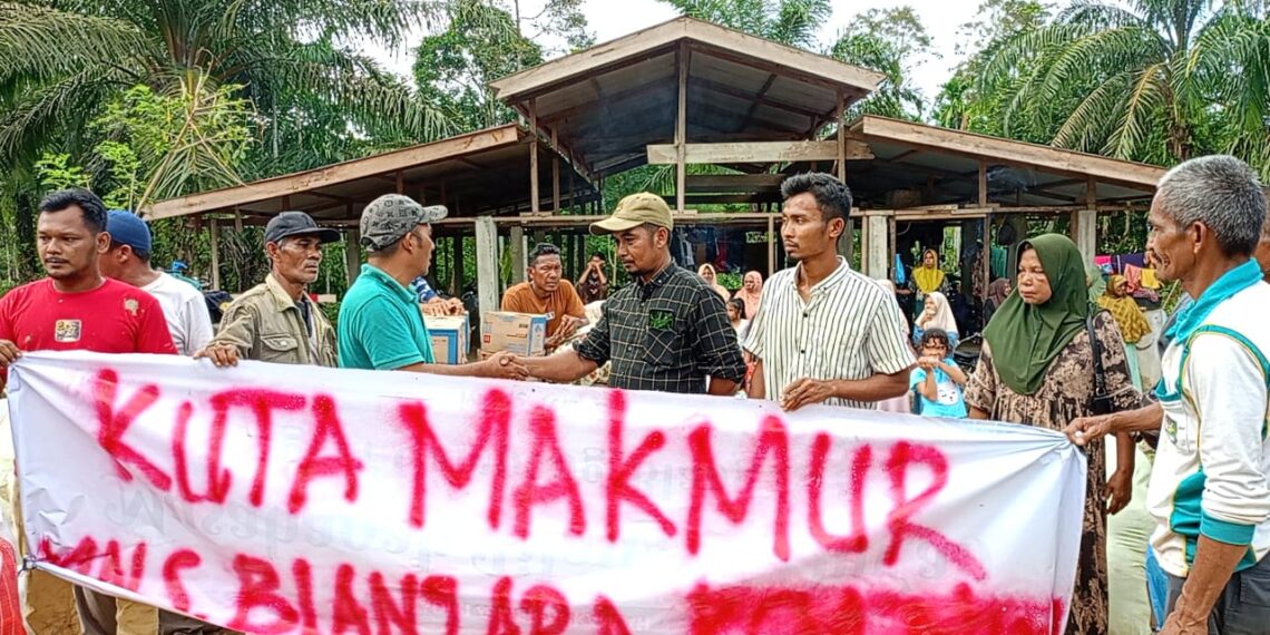 Masyarakat Blang Ara Salurkan Bantuan untuk Korban Banjir di Langkahan
