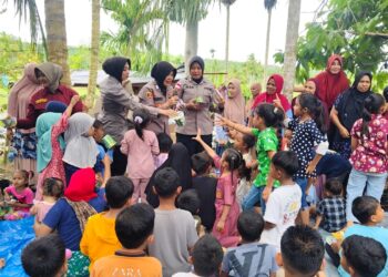 Pulihkan Trauma Pascabanjir, Tim SDM Polres Lhokseumawe Gelar Trauma Healing untuk Anak-anak di Riseh Teungoh