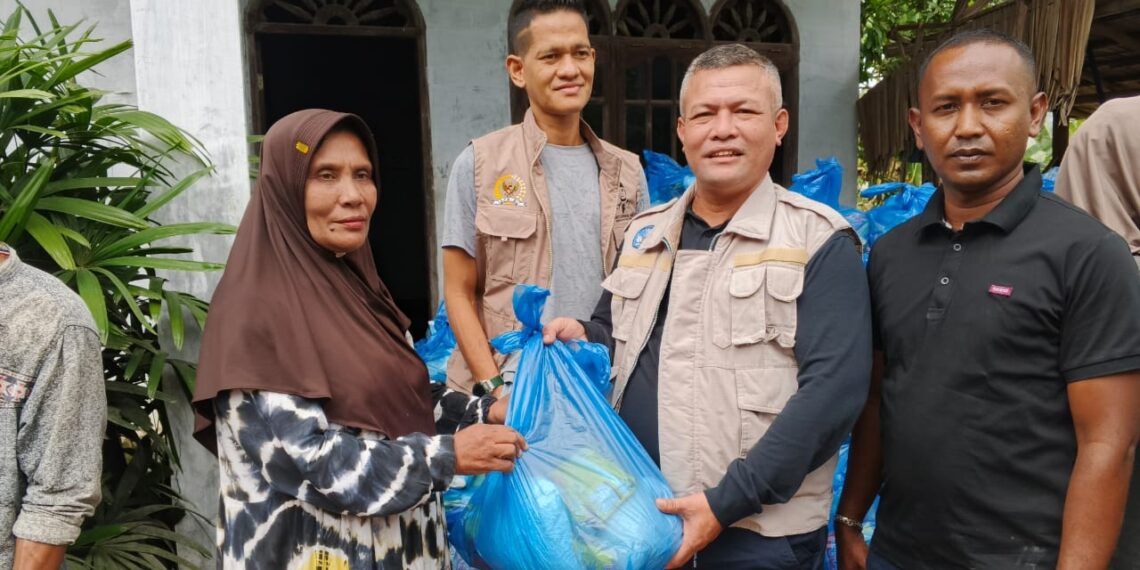 Ayahwa Salurkan Paket Bantuan Korban Banjir di Tanjong Ceungai