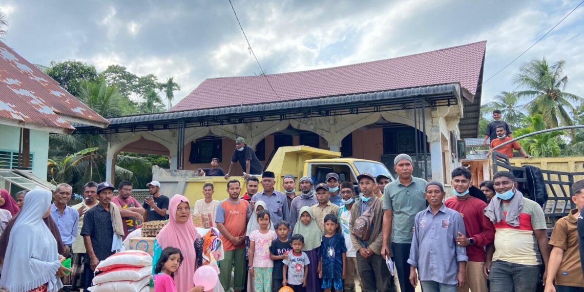 Peduli Sesama, Jamaah Top Ranup Turun Langsung Bantu Korban Banjir dan Longsor Aceh Utara