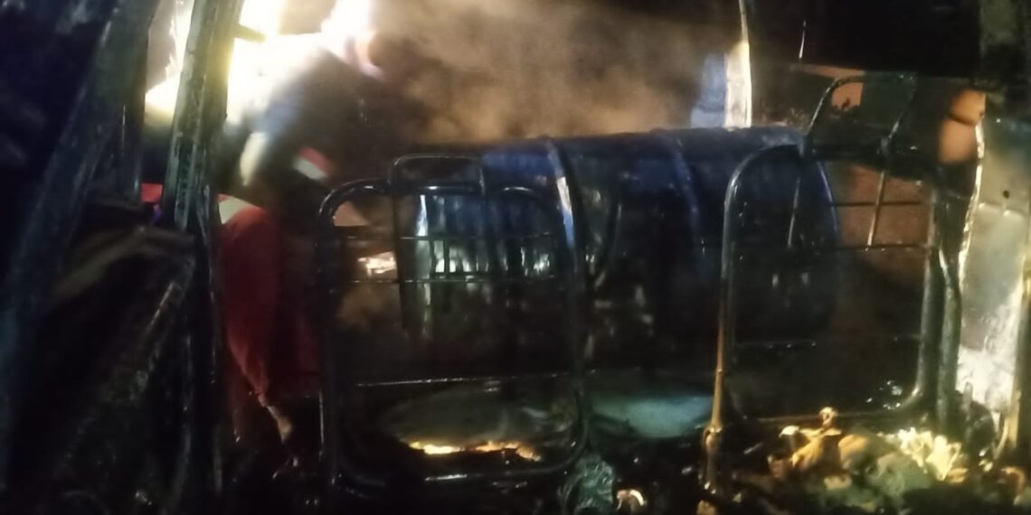 Mobil APV Terbakar di Depan ATM Drive Thru Taman Riyadhah, Polisi Amankan Drum Tangki Modifikasi dan Jerigen
