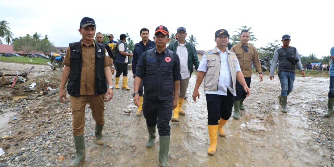 Salurkan 347 Ton Beras, Bupati Aceh Utara H. Ismail A Jalil, MM (Ayah Wa) Pengungsi butuh hunian sementara