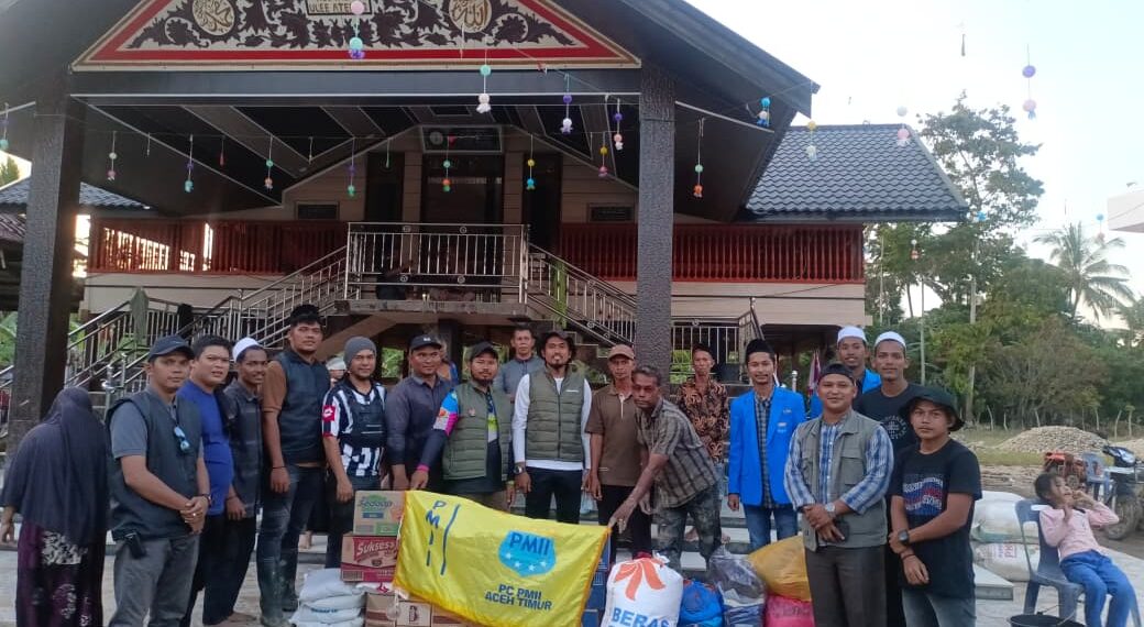 Masjid Jadi Tempat Berteduh: PMII Aceh Timur Bawa Bantuan ke Dua Titik Pengungsian