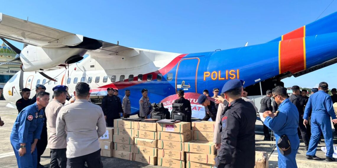 2,5 Ton Logistik dan RON Bantuan Mabes Polri untuk Aceh Tiba di Bandara SIM