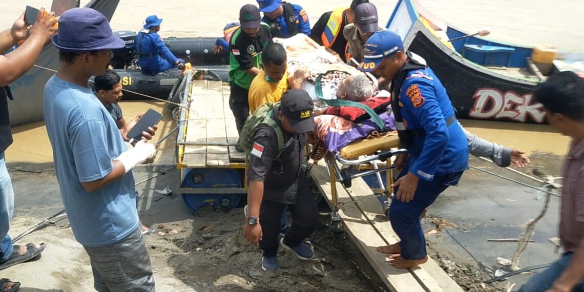 Putusnya Jembatan Kuta Blang, Tim SAR Polairud Prioritaskan Seberangkan Pasien Urgensi dan Jenazah