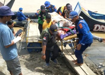 Putusnya Jembatan Kuta Blang, Tim SAR Polairud Prioritaskan Seberangkan Pasien Urgensi dan Jenazah