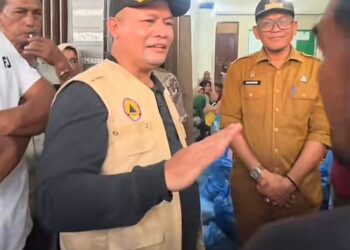 Antar Bantuan ke Lapang, Bupati Aceh Utara Pastikan Rumah Korban Bencana Dibangun Kembali