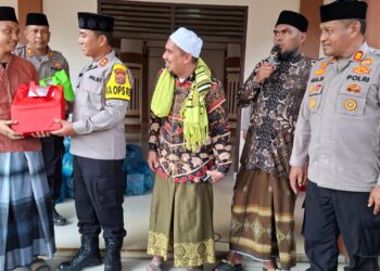 Kapolres Lhokseumawe Hadir di Meurah Mulia, Bantu Santri Dayah Nurul Islam