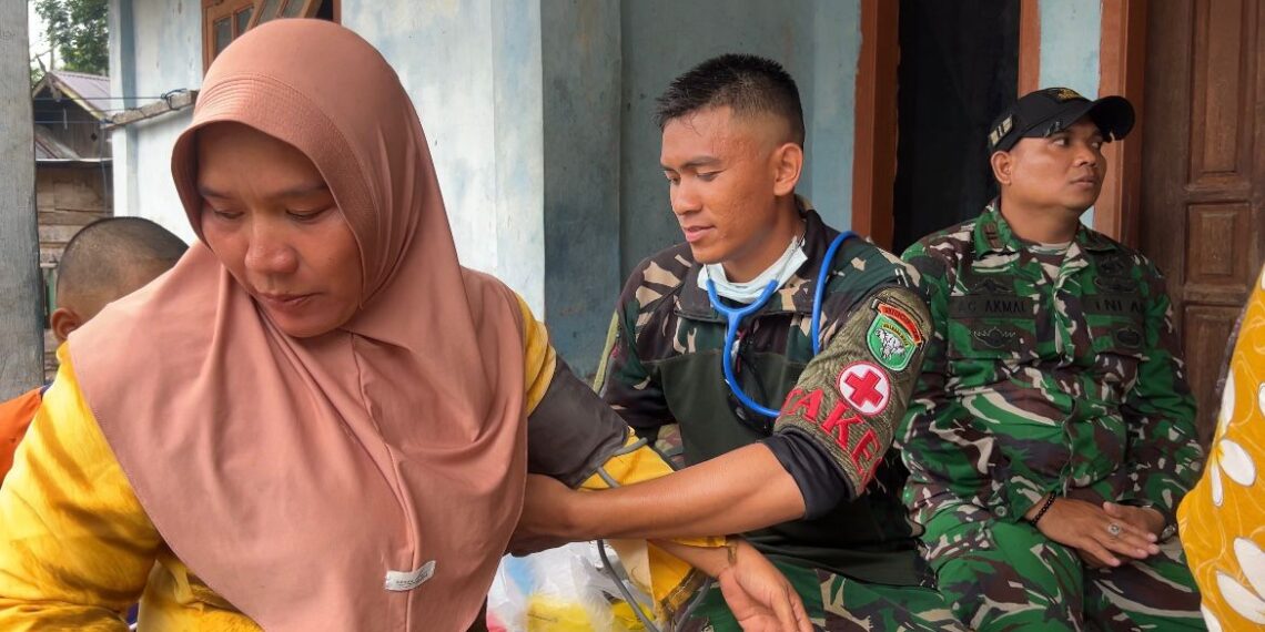 Brigif 25/Siwah Salurkan Bantuan Pangan dan Layanan Kesehatan ke Desa Terisolasi di Aceh Tengah