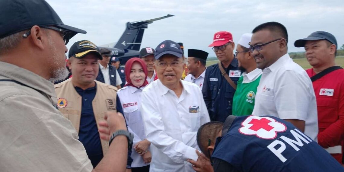 Bupati Aceh Utara Sambut Kedatangan JK di Bandara Malikussaleh, Tinjau Lagi Lokasi Banjir