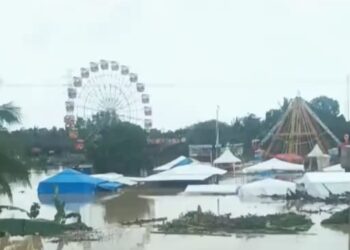 Banjir Bandang Hancurkan Pasar Malam di Baktiya, Pedagang Rugi Ratusan Juta Rupiah