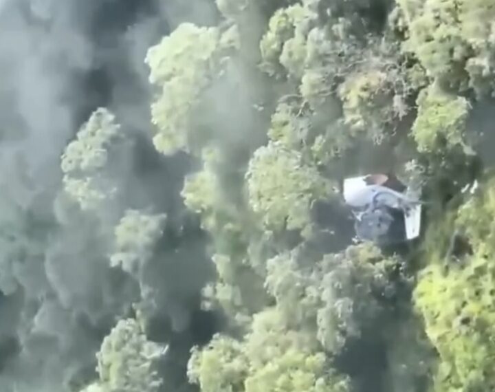 Tim SAR Gabungan Temukan Serpihan Pesawat ATR 42-500 di Puncak Gunung Bulusaraung