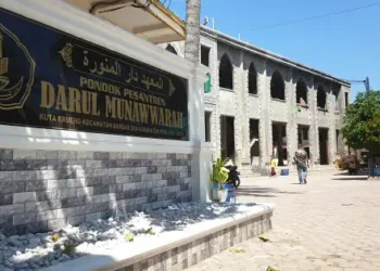 Dayah Darul Munawwarah Kuta Krueng Buka Beasiswa Gratis 3 Tahun untuk Santri Korban Banjir