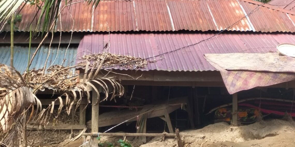 Menjelang Ramadan, Warga Babah Krueng Masih Bergelut dengan Lumpur dan Puing Banjir