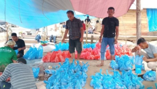 Gampong Lubok Pusaka Terima Bantuan Meugang dari Ayah Wa Bupati Aceh Utara dan PT. Pema Global Energi (PGE)