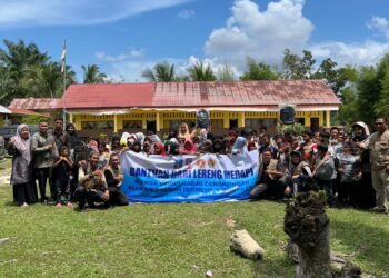 Solidaritas dari Lereng Merapi, 80 Paket School Kits Disalurkan ke Siswa Terdampak Banjir di Tanah Jambo Aye