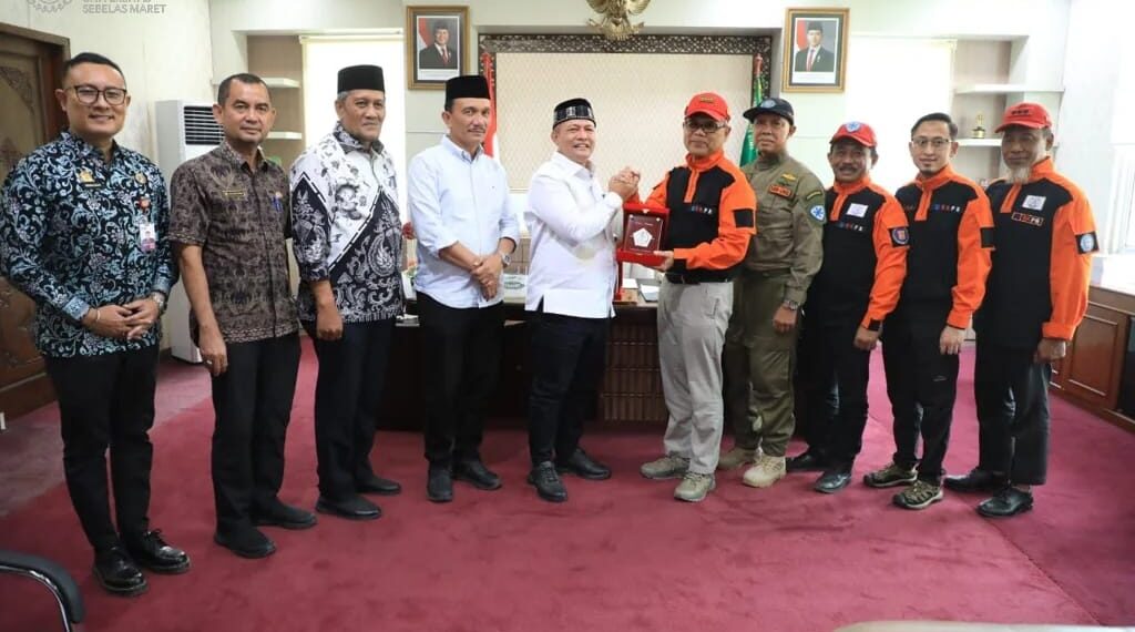 Bupati Aceh Utara Terima Hibah Ambulans dari UNS untuk Perkuat Layanan Kesehatan Pascabencana