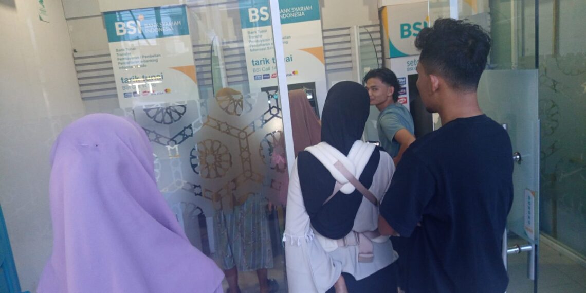 Warga Keluhkan Pelayanan BSI di Lhokseumawe, Banyak ATM Rusak dan Kosong