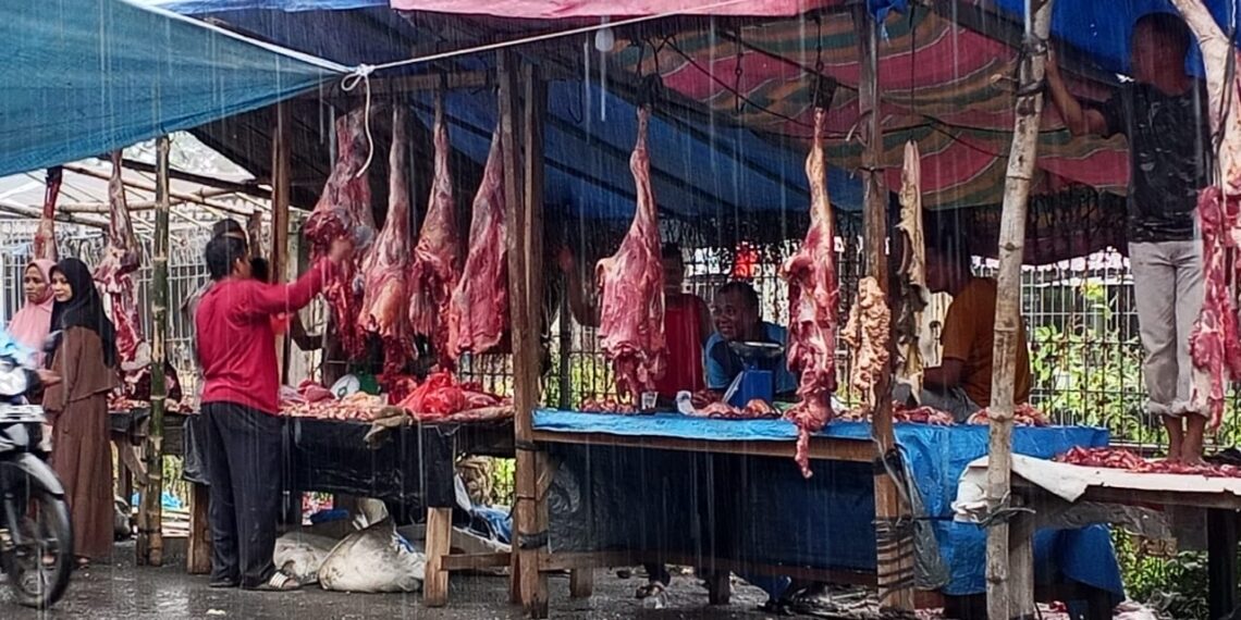 Harga Stabil, Antusias Tinggi: Meugang Dewantara Tetap Ramai
