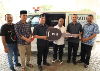 Ayah WA Serahkan Ambulans untuk PKM Simpang Tiga, Percepat Pemulihan Pascabanjir