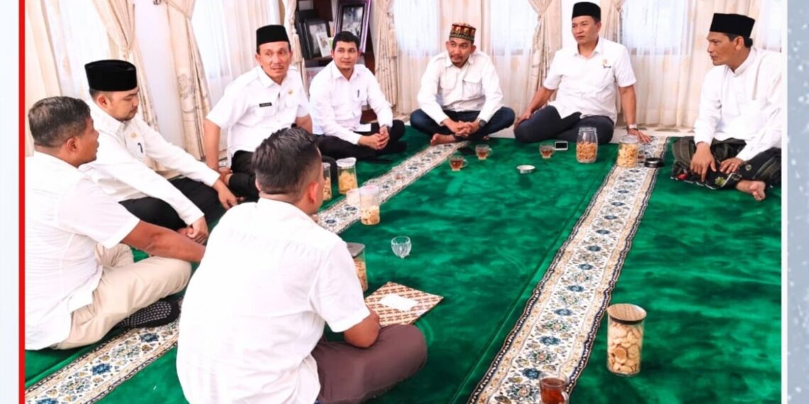 Pererat Silaturahmi Idul Fitri, Plt Sekda Aceh Utara Kunjungi Kediaman Waled Lapang