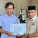 Haji Uma Serahkan Penghargaan kepada Aipda Maulizar atas Dedikasi dalam Misi Kemanusiaan di Sawang