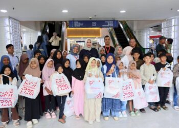 Kak Na Belanja Baju Lebaran Untuk Anak Yatim di Plaza Aceh