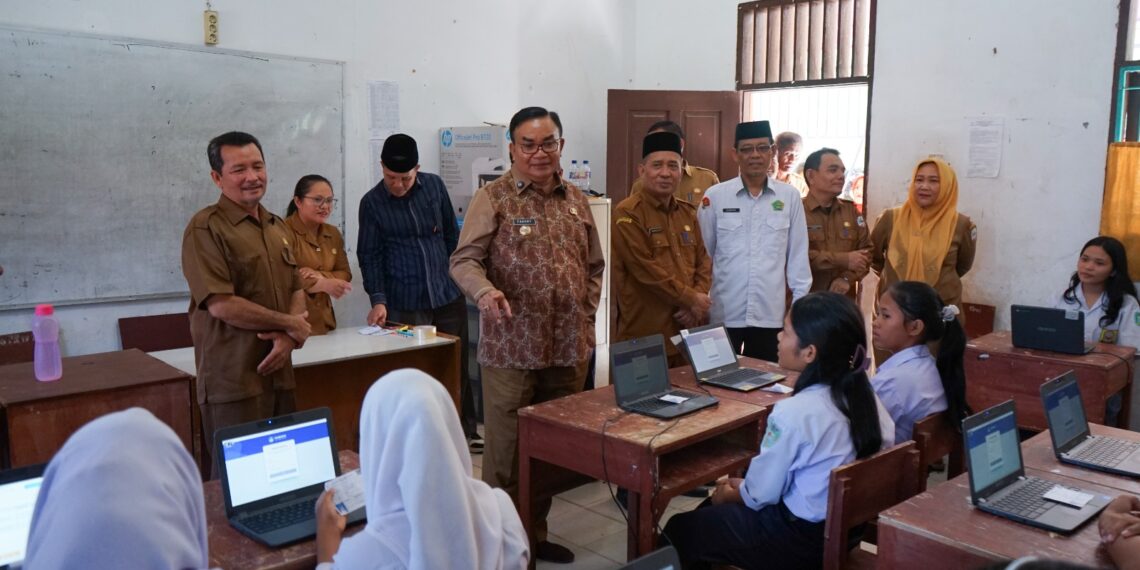 Bupati Aceh Tenggara Monitoring Pelaksanaan TKA di Beberapa Sekolah