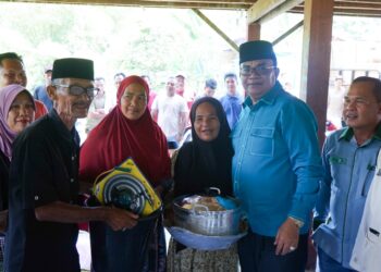 345 KK yang Terdampak Banjir Terima Peralatan Rumah Tangga dari Bupati Fakhry